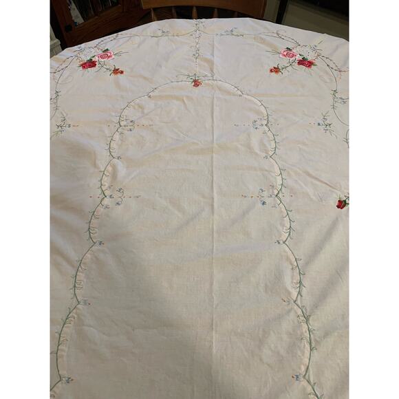 Handmade Tablecloth Oval 96"x62" Beige Machine Embroidery Pink Roses Tendrils - Picture 2 of 9